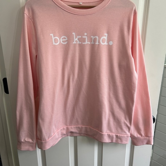 Tops - EUC coral pink  'Be Kind' women’s Sweatshirt size XL. Lightweight.